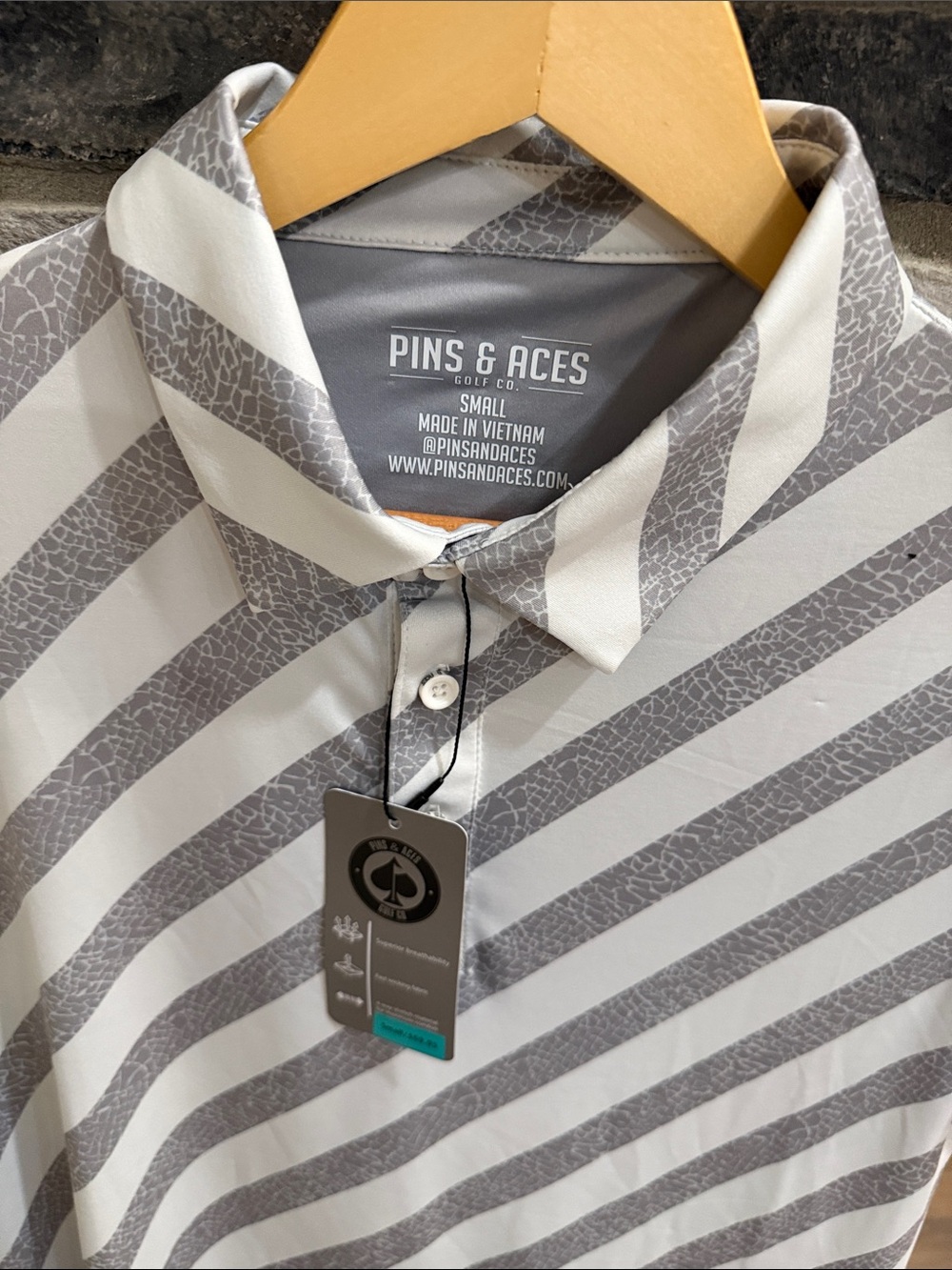 Pins & Aces Men’s Grey and White Striped Golf Polo